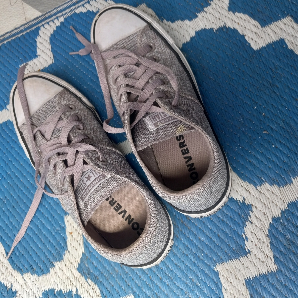 Converse size 7